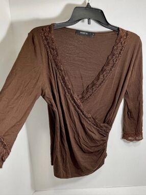 ISO ARDEN B Y2K VINTAGE Brown Lace-Trim Wrap Blouse